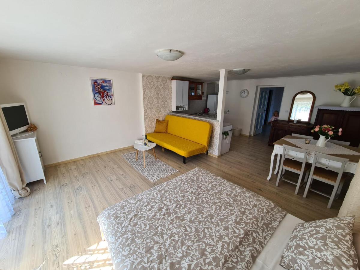 Apartman Praceアパートメント エクステリア 写真