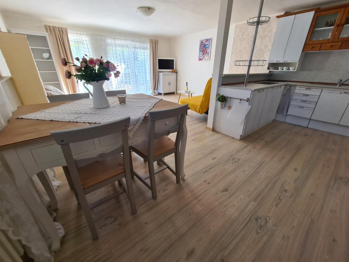 Apartman Praceアパートメント エクステリア 写真