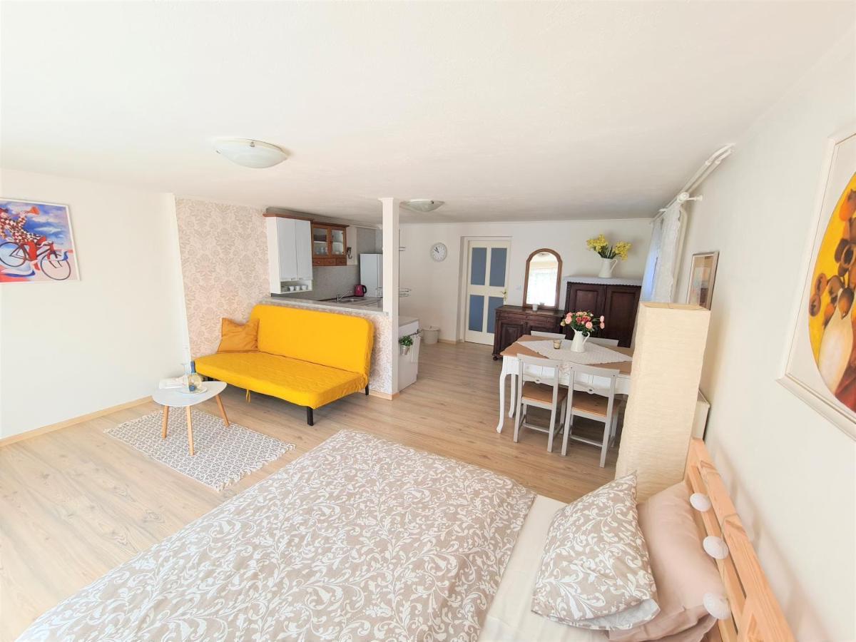 Apartman Praceアパートメント エクステリア 写真