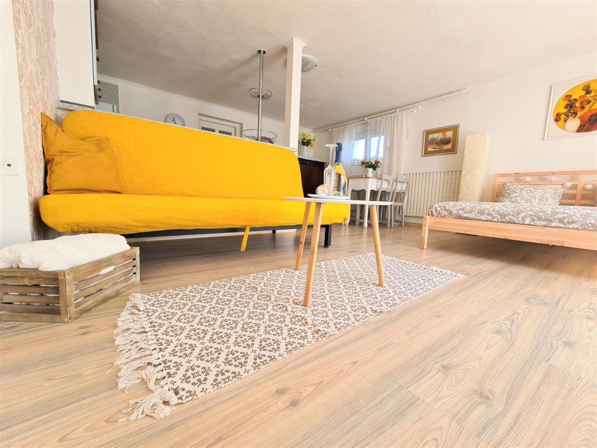 Apartman Praceアパートメント エクステリア 写真